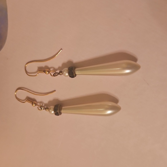 Vintage Simulated Pearl drop earrings long black stones white pointed earrings - Picture 2 of 7